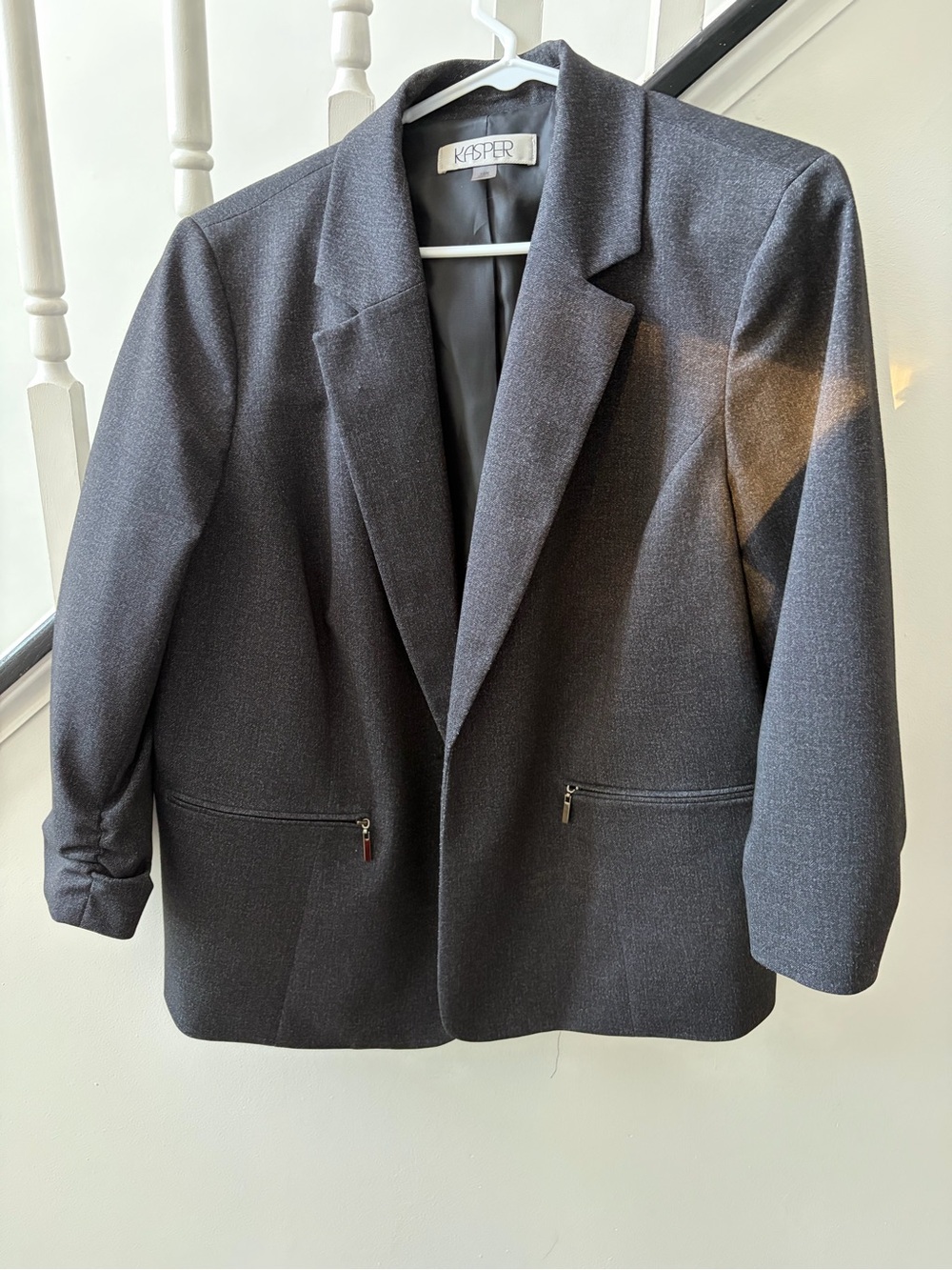 Kasper Dark Gray Single-Breasted Blazer with Zip Pockets